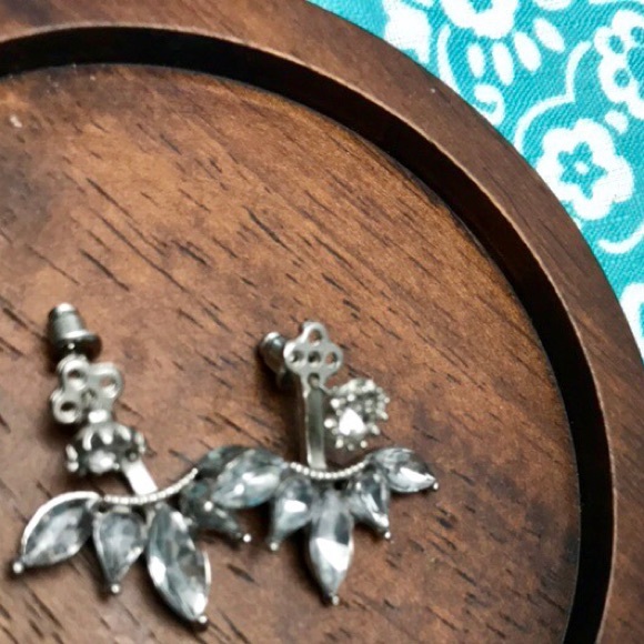 NEW!!💙💎BEAUTIFUL CRYSTAL CZ EARRINGS!!💎💙LOVE!! - Picture 4 of 8